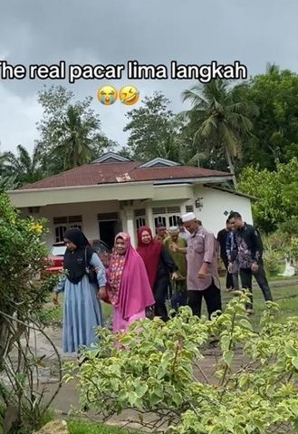 视频|新婚夫妻是对面邻居 网友羡慕：佳节不愁回哪家