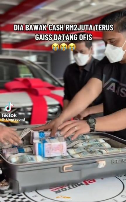 视频|满箱现金买车炫富惹议 网民促税收局查女企业家