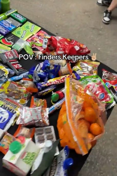 视频|看演唱会竟然带这个! 网民笑问“是去拜年吗?”