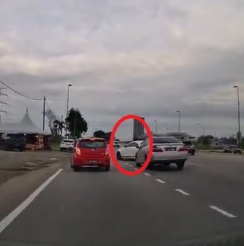 视频|马赛地危险变道险酿祸 网调侃:逼Axia司机买水果?