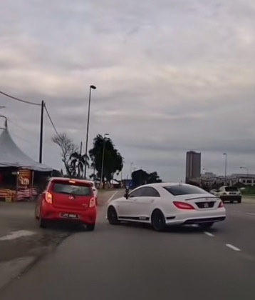 视频|马赛地危险变道险酿祸 网调侃:逼Axia司机买水果?