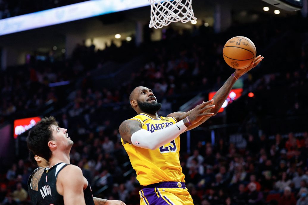 詹皇 里夫斯合砍72分  东契奇缺阵湖人胜了