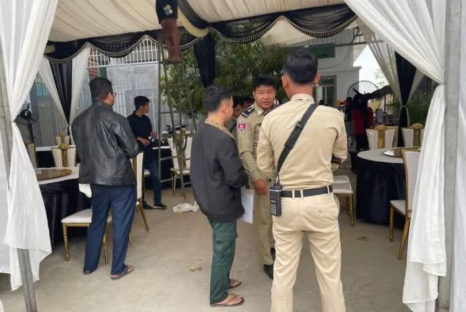 财务纠纷情感失和 军官乱刀杀妻