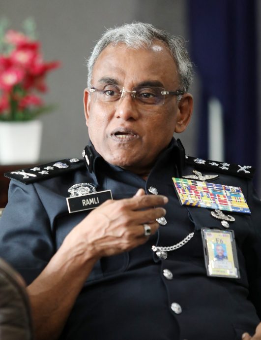 个人资料泄露严重·警方指商家轻易获得资料·商家违法卖外资导致情况加剧