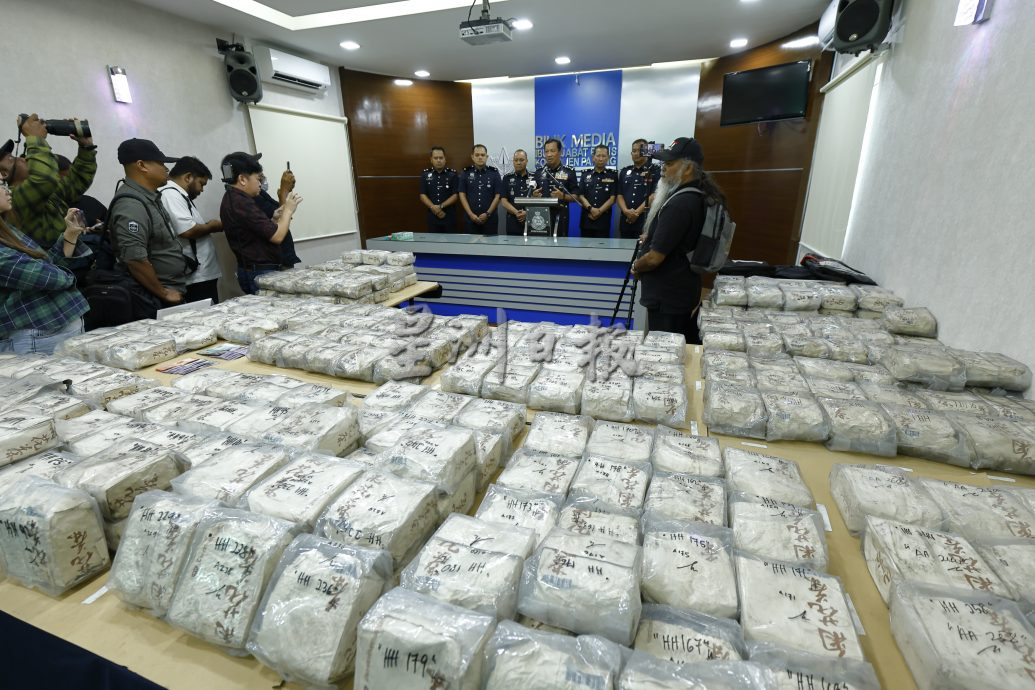 运毒途中发生车祸败露,彭警方起获价值880万令吉冰毒2男落网。