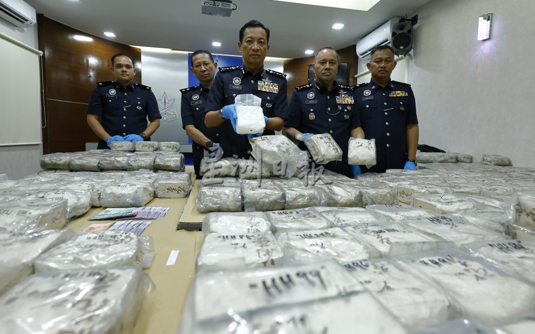 运毒途中发生车祸败露,彭警方起获价值880万令吉冰毒2男落网。