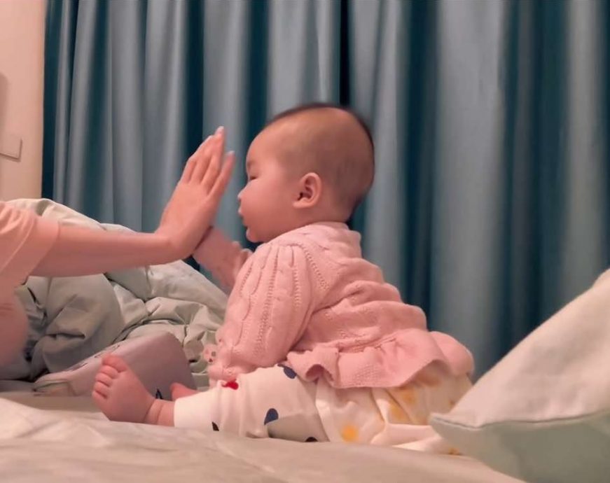 连诗雅母女年初一发高烧 感激老公陈家乐贴心照顾