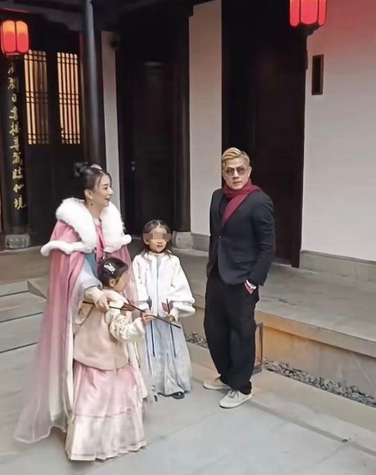 郭富城陪妻返乡过年 吃饭被狂拍脸黑