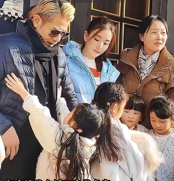 郭富城陪妻返乡过年 吃饭被狂拍脸黑