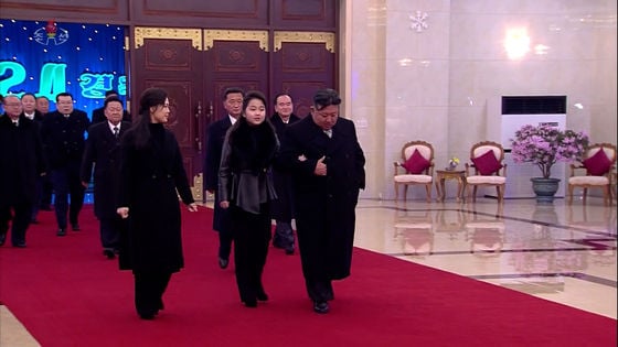 金正恩又有新欢?正宫李雪主“消失14个月” 她紧勾手臂甜蜜亮相