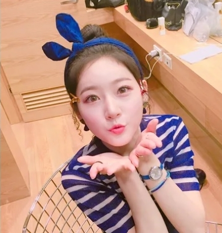 金赛纶为生计刚改名 友心痛:长期看精神科