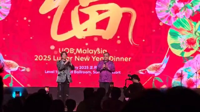 陆兆福Beyond叶世荣同台 合唱《不再犹豫》掀高潮