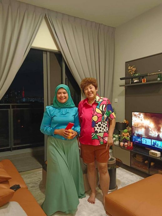 除夕夜到邻居家吃年夜饭 马来女主播:“吃了盐焗螃蟹忘记了减肥”