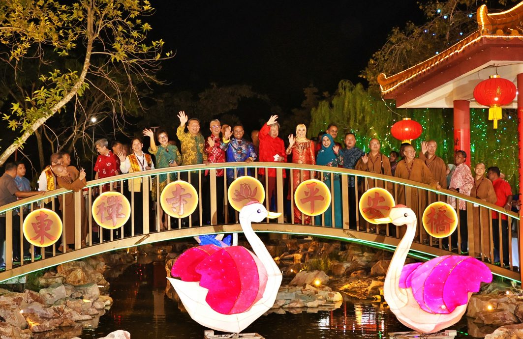 雪新春团拜/ 阿米鲁丁:滨华中学新校地确认