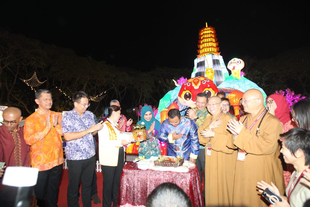 雪新春团拜/ 阿米鲁丁:滨华中学新校地确认