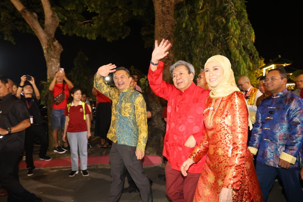 雪新春团拜/ 阿米鲁丁:滨华中学新校地确认