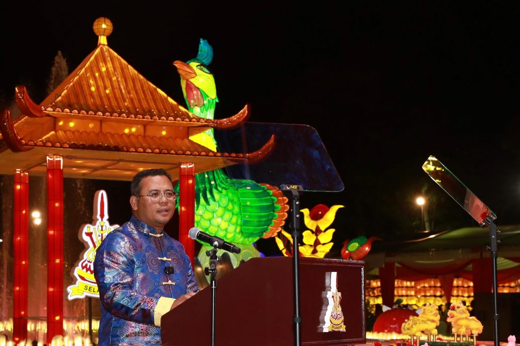 雪新春团拜/ 阿米鲁丁:滨华中学新校地确认