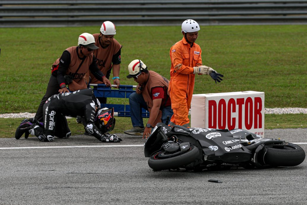  雪邦MotoGP测试首日就出意外  世界冠军翻车紧急送院
