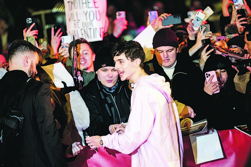 零度以下亮相柏林影展“甜茶”脱外套穿背心任拍