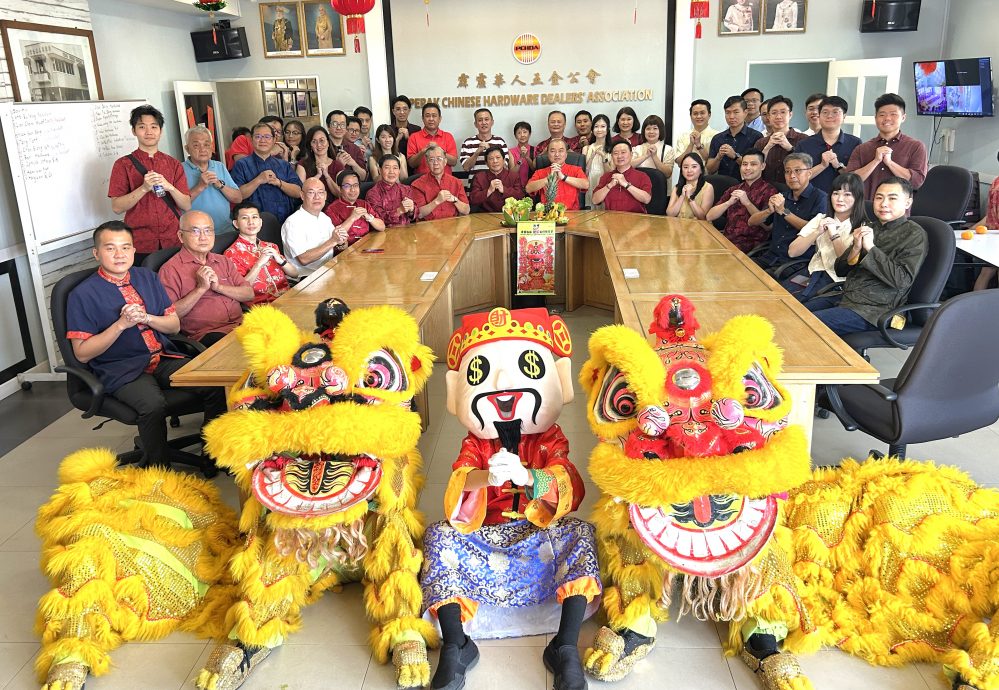 霹华人五金公会 许圣杰卸主席职 尹日昇接任