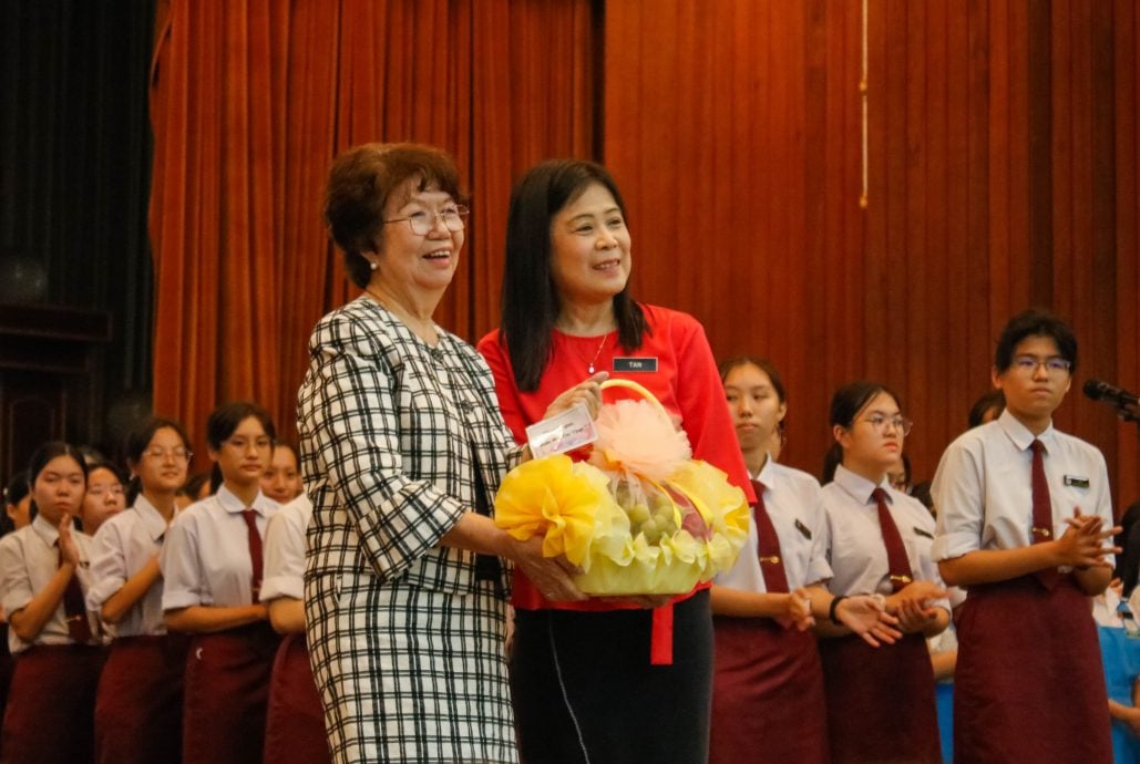 霹：学海学记/校园报道/圣母年度委任仪式  责任与荣誉并行