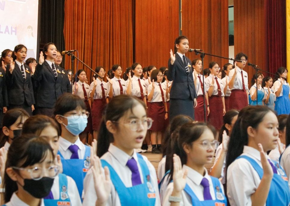 霹：学海学记/校园报道/圣母年度委任仪式  责任与荣誉并行