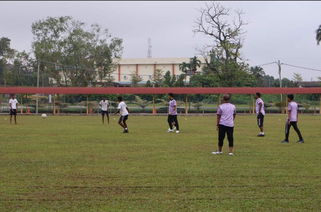 霹:学海学记/校园报道/夏威夷风情庆教师节