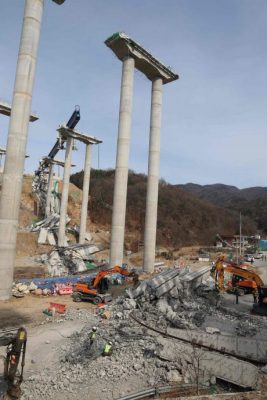 韩国在建大桥坍塌4死6伤 死者包括2中国人