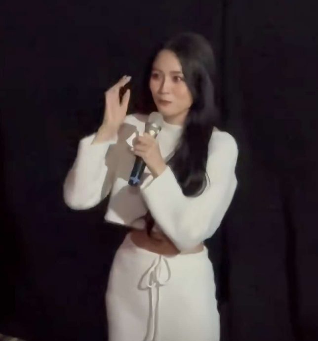 韩晓嗳曝求之不易活动 泪洒《做个有钱人》谢票场