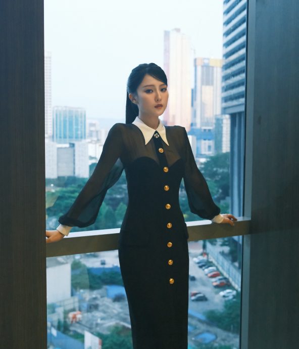 韩晓嗳曝求之不易活动 泪洒《做个有钱人》谢票场