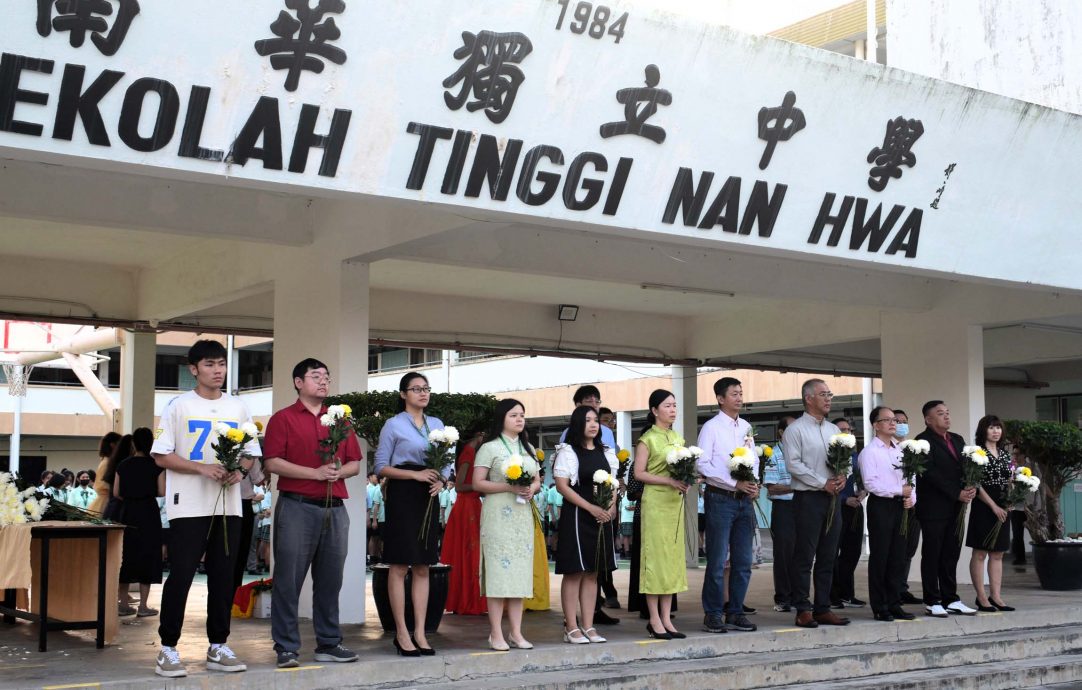 颜登逸:学校教育需革新 跟上AI时代步伐