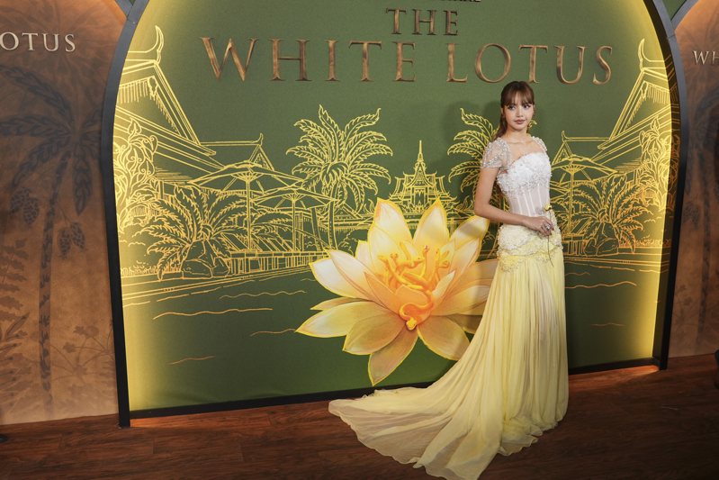 首映舍穿男友LV华服 Lisa想挑战拍动作片