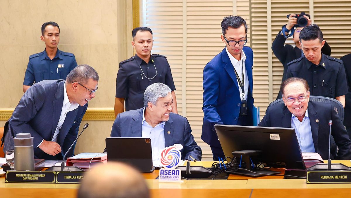 首相主持大臣和首长会议