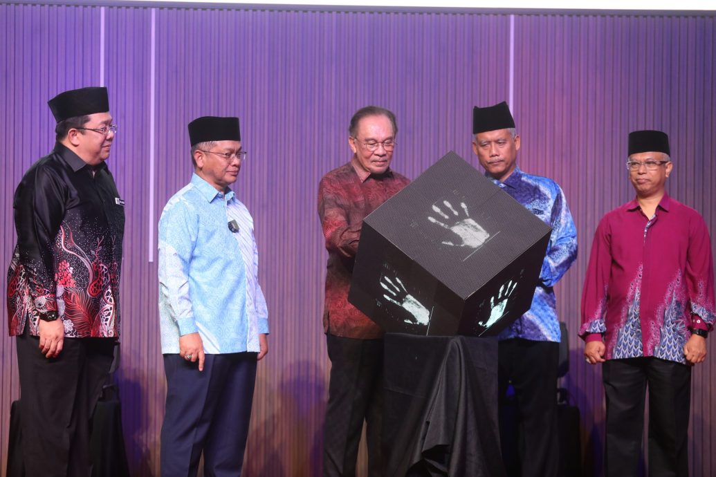 首相:政府合约不准直接谈判，一切公开招标透明处理