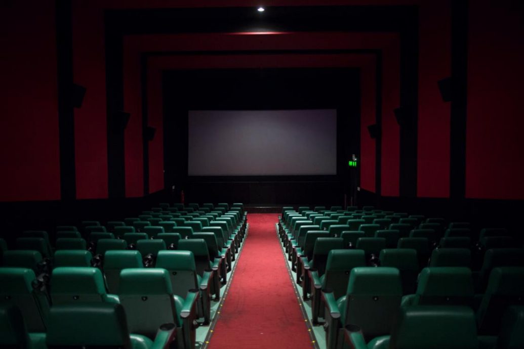 香港戏院掀倒闭潮 市民新年看戏要考虑