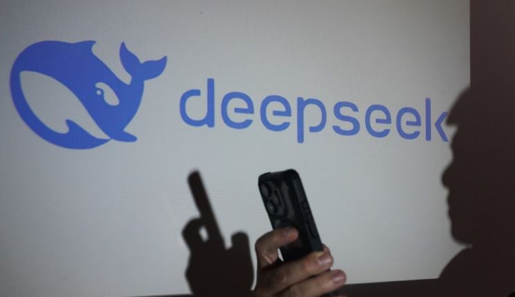 马斯克推Grok 3后 DeepSeek推出NSA加速推理