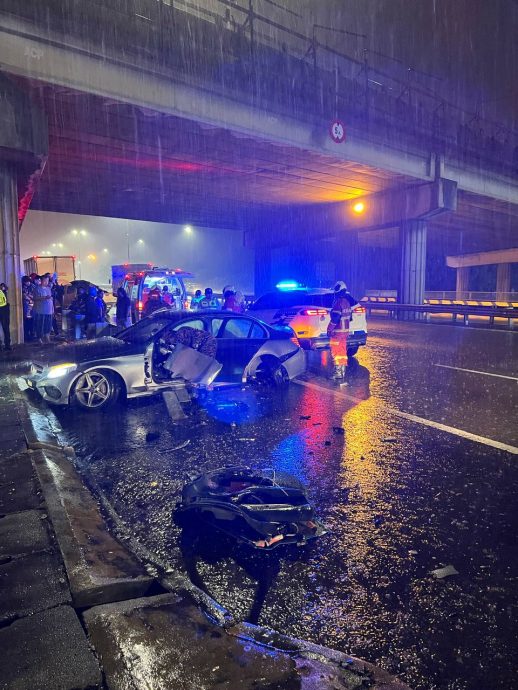 马赛地深夜蒲种失控撞分界堤 29岁司机脚受伤