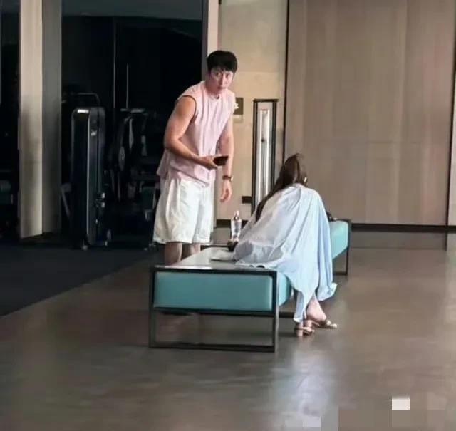 黄景瑜正牌女友疑曝光 网喊：迪丽热巴解脱了