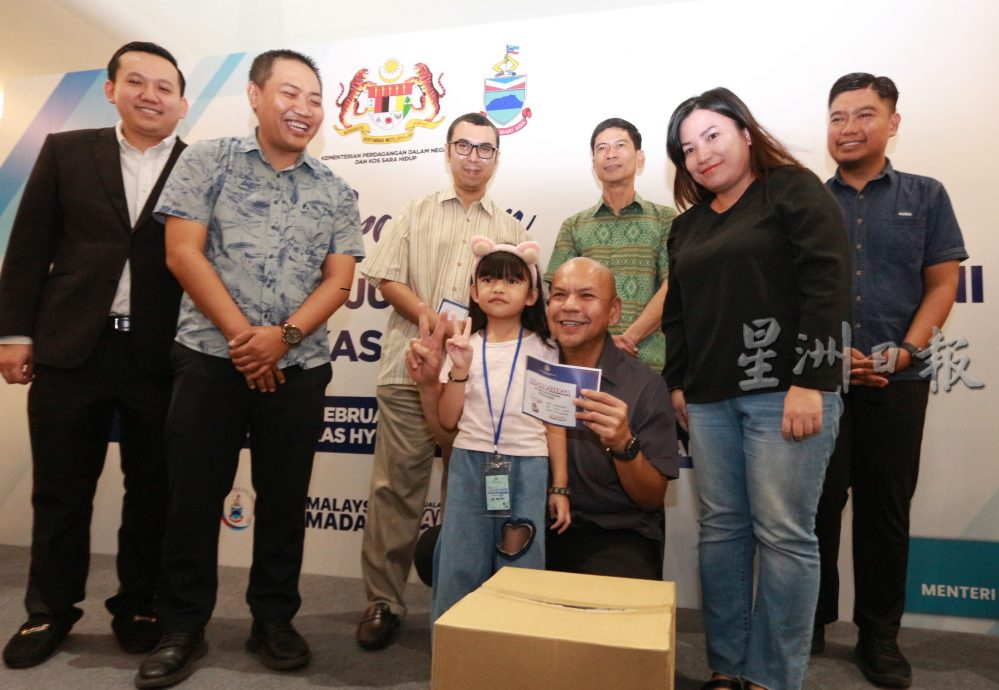 阿米占：越多举报越好　用广告牌教导民众投诉违例商家