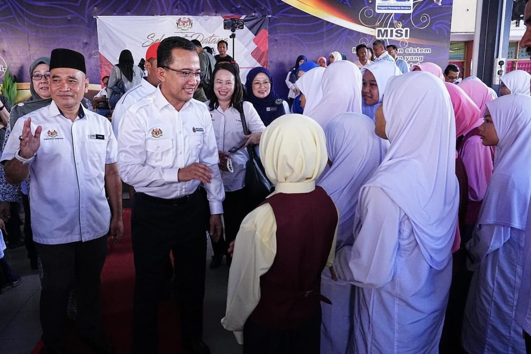 （全国版）鲁吉乌比：政府今年拨款900万资助教师出国上AI课