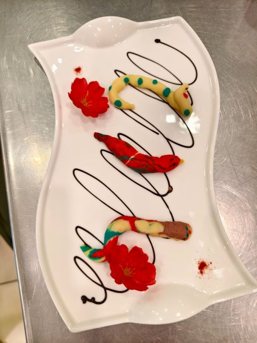 （初十）陈慧恬、邱诗凌、彭诩越及黄诗琦：创意蛇饼庆己巳年