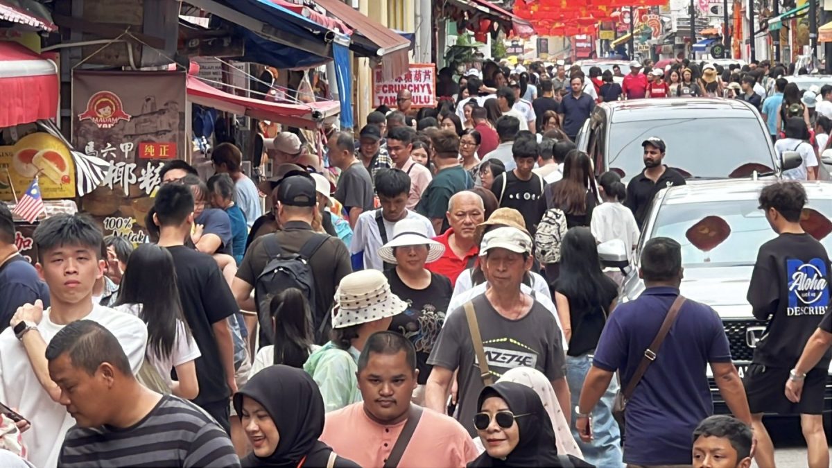 (古城主文)人潮满溢 路上川行·鸡场街变行人街