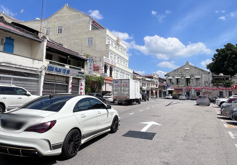 (古城封面副文)市政厅早在三个月前已决定将板底街调整为单向车道