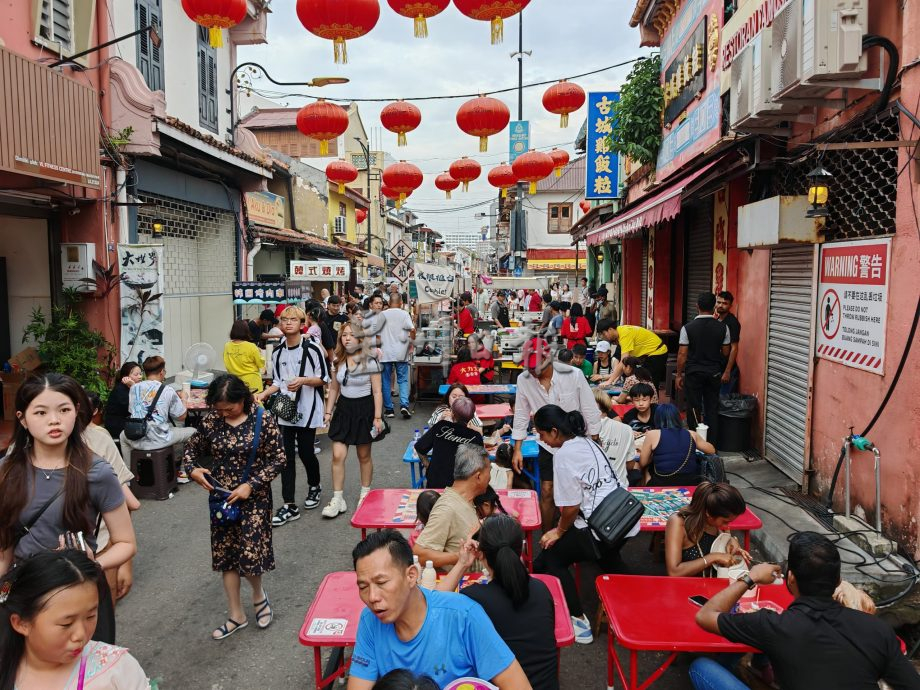 (古城第三版主文)颜天禄:鸡场街6天迎来25万人次访客,有信心新春期间达百万人次