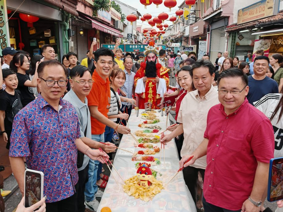 (古城第三版主文)颜天禄:鸡场街6天迎来25万人次访客,有信心新春期间达百万人次