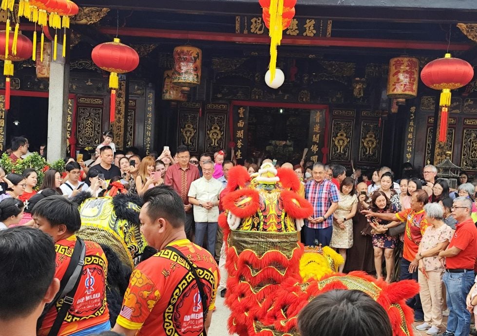 （古城第五版主文）甲民主行动党醒狮团青云亭舞狮拜年