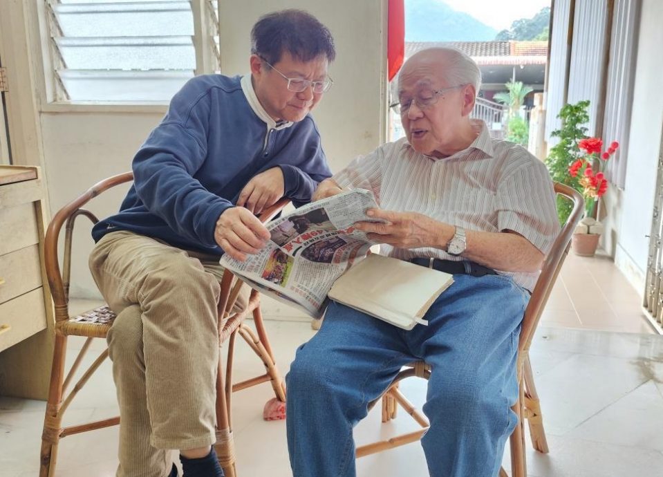(大北马)81岁高龄当中国最大年纪硕士生,本报撮合郑建阳9年重遇中国导师