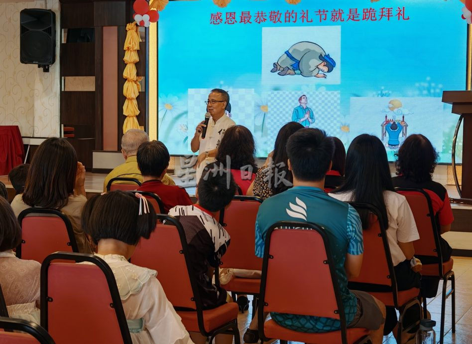 (大北马)三叩九拜敬茶拥抱 长辈哭湿了双眼