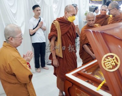 (大北马)巴东勿刹金花园2死3伤车祸,死者家属居民冀引关注装红绿灯