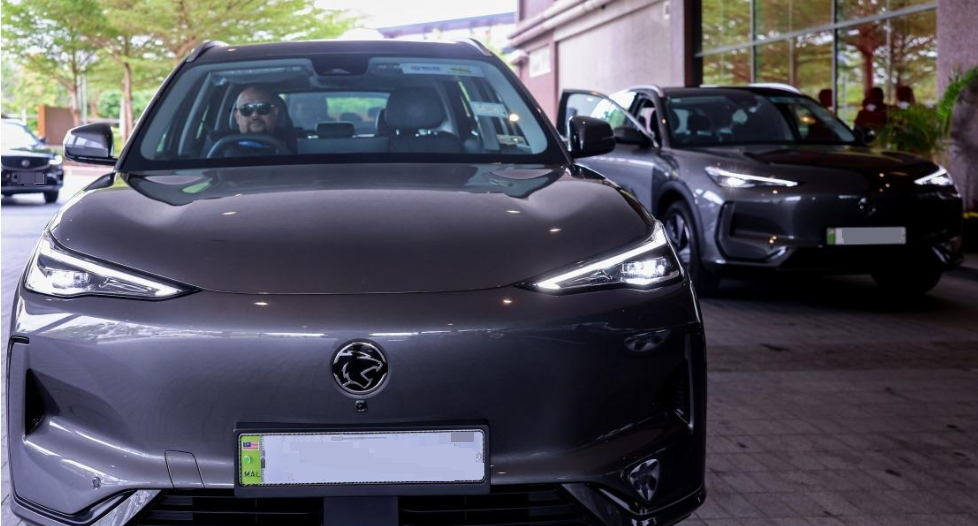 东盟经济部长非正式会议 27辆宝腾e.MAS 7作官车